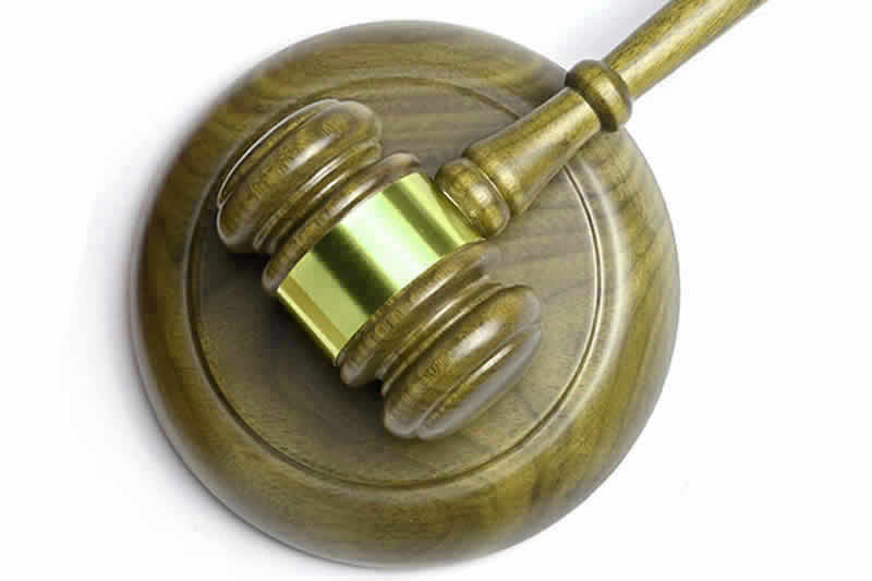 违约金是一种民事责任的承担方式，不能享有履行抗辩权和法定抵销权